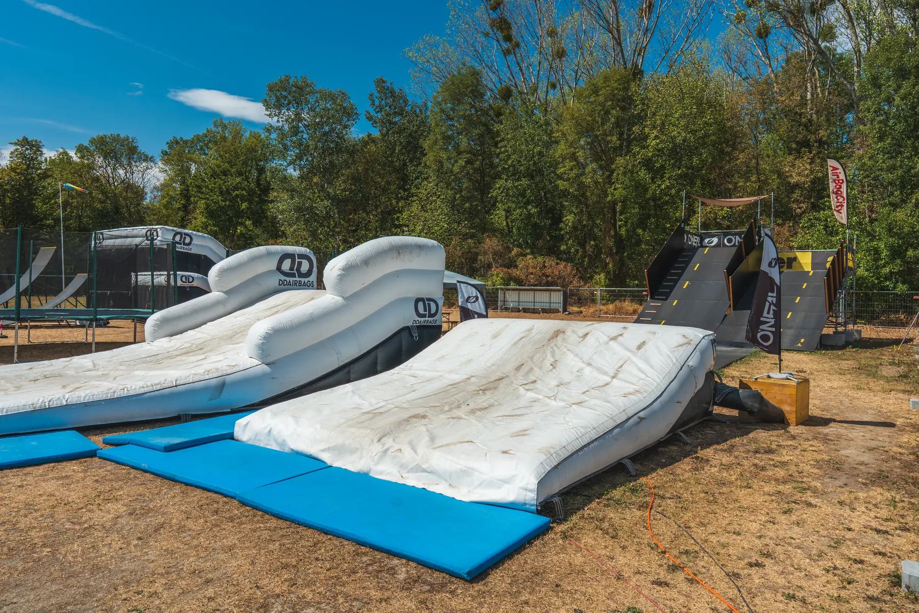Das Luftkissen der Mini-Line, daneben die Junior-Line
